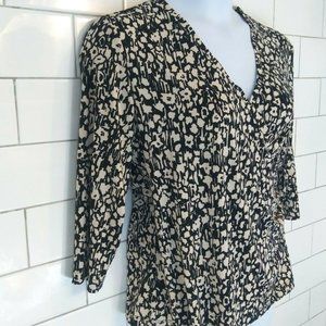 Chico's Size 2 / LG Black & Ivory Floral Crossover V-Neck Blouse, 3/4 Sleeves